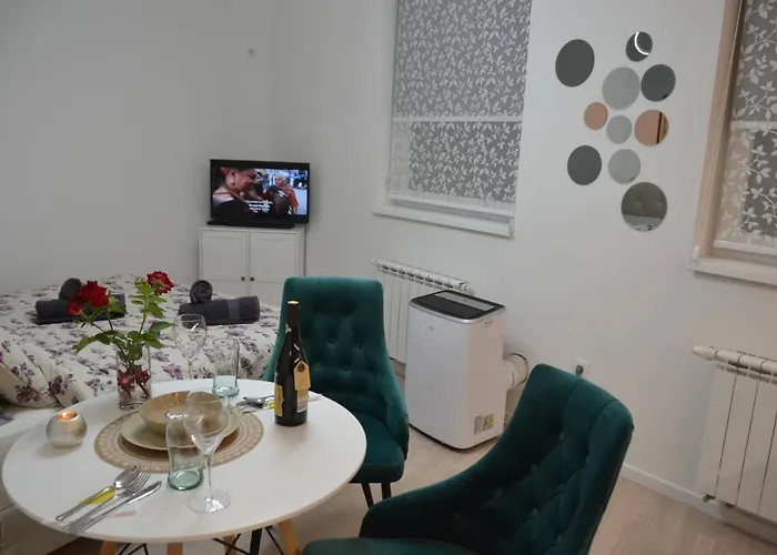 Tower 21 New And Unique 아파트